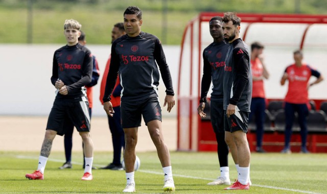 内维尔“钦点”欧联冠军：曼联必胜！B费卡塞米罗的“续命之战”！