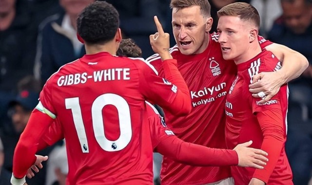 热刺1比2森林，英超争四更激烈，黑马欧冠席位占据主动