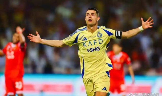 2-1，40岁C罗腾空转体180度庆祝：利剑出鞘，率队逆转法甲劲旅