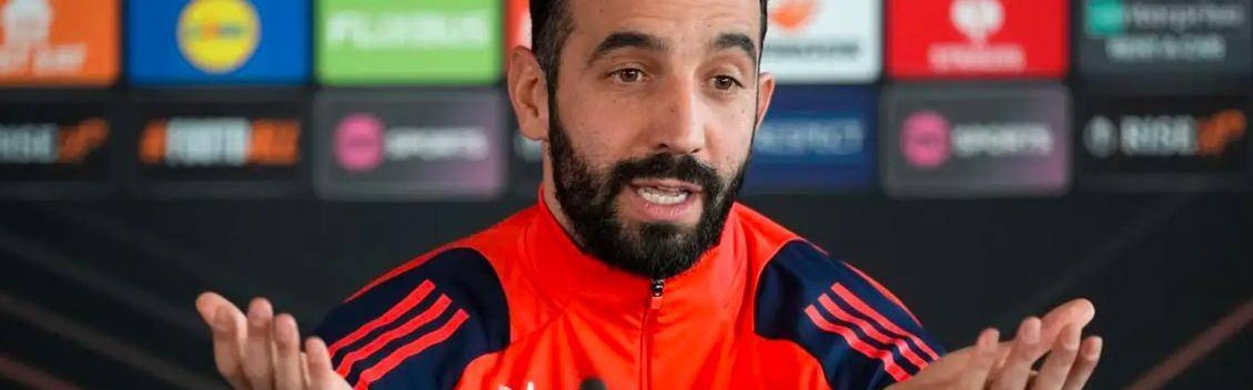 曼联0-1热刺：阿莫林输掉关键战，曼联复兴长路漫漫